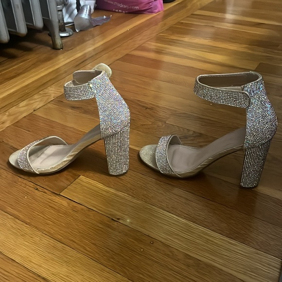 New Champagne Heels - Picture 4 of 4